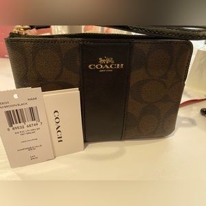 NWT!! Coach Wristlet
